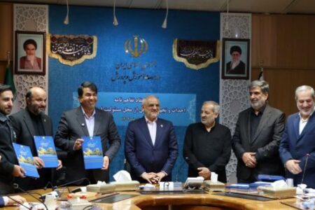 امضای تفاهم‌نامه‌ احداث ۸۵۰ کلاس درس و ۵ هنرستان جوار صنعت بین وزارت آموزش‌و‌پرورش و شرکت‌های خودروساری، صنعتی و معدنی کرمان