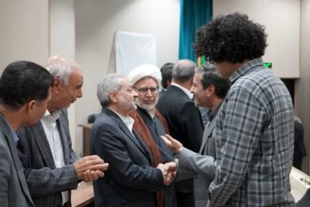 تقدیر از دانش‌آموز طلایی المپیاد نانو در خراسان جنوبی