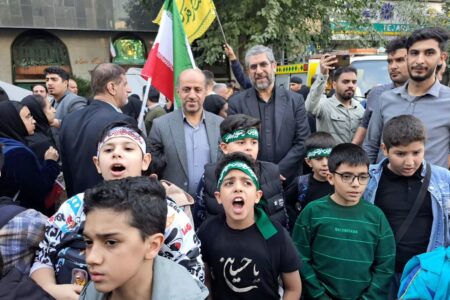 حضور معاون آموزش متوسطه وزارت آموزش و پرورش در راهپیمایی ۱۳ آبان