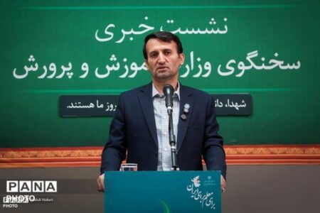 تغییر رویکرد آموزش‌وپرورش از «انتخاب معلم نمونه» به «شناسایی معلم نمونه» با ارزیابی حرفه‌ای/ انتخاب ۱۵ معلم نمونه کشوری از میان ۳۵۶ هزار معلم