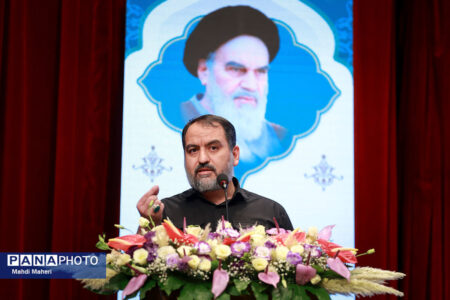 «معلم» محور اصلی سیاست‌ها و تغییرات آموزشی کشور است/ تحقق تحول بنیادین در آموزش و پرورش نیازمند توجه به حلقه میانی و نهادهای اجتماعی باورمند و اندیشمند است