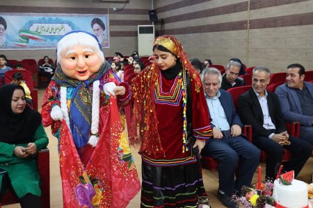 گزارش تصویری| برگزاری مراسم آیین شب یلدا با حضورکودکان و نوجوانان شبه خانواده بهزیستی در بوشهر