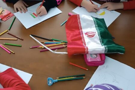 گزارش تصویری| مسابقه نقاشی با محوریت دهه فجر در خانه کوثر بهزیستی اسکو