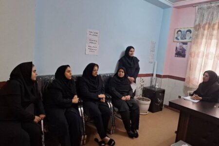 کارکنان و مربیان شیرخوارگاه ایلام ” تکنیک های آرام سازی در شرایط بحرانی” را فرا گرفتند