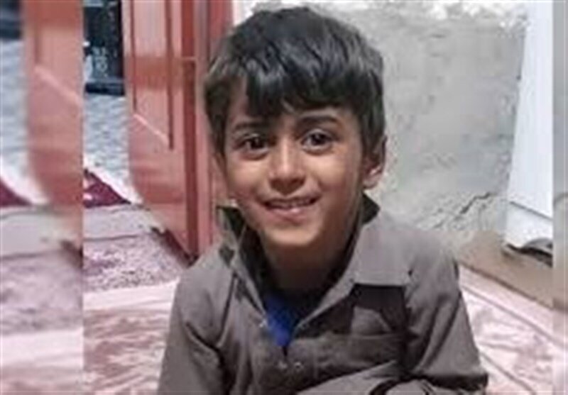 6190836-3 حادثه تیراندازی به سمت یک خودرو در ایرانشهر ؛ کودک ۴ ساله جان خود را از دست داد؛ زن باردار نیز با اصابت گلوله جنین خود را از دست میدهد