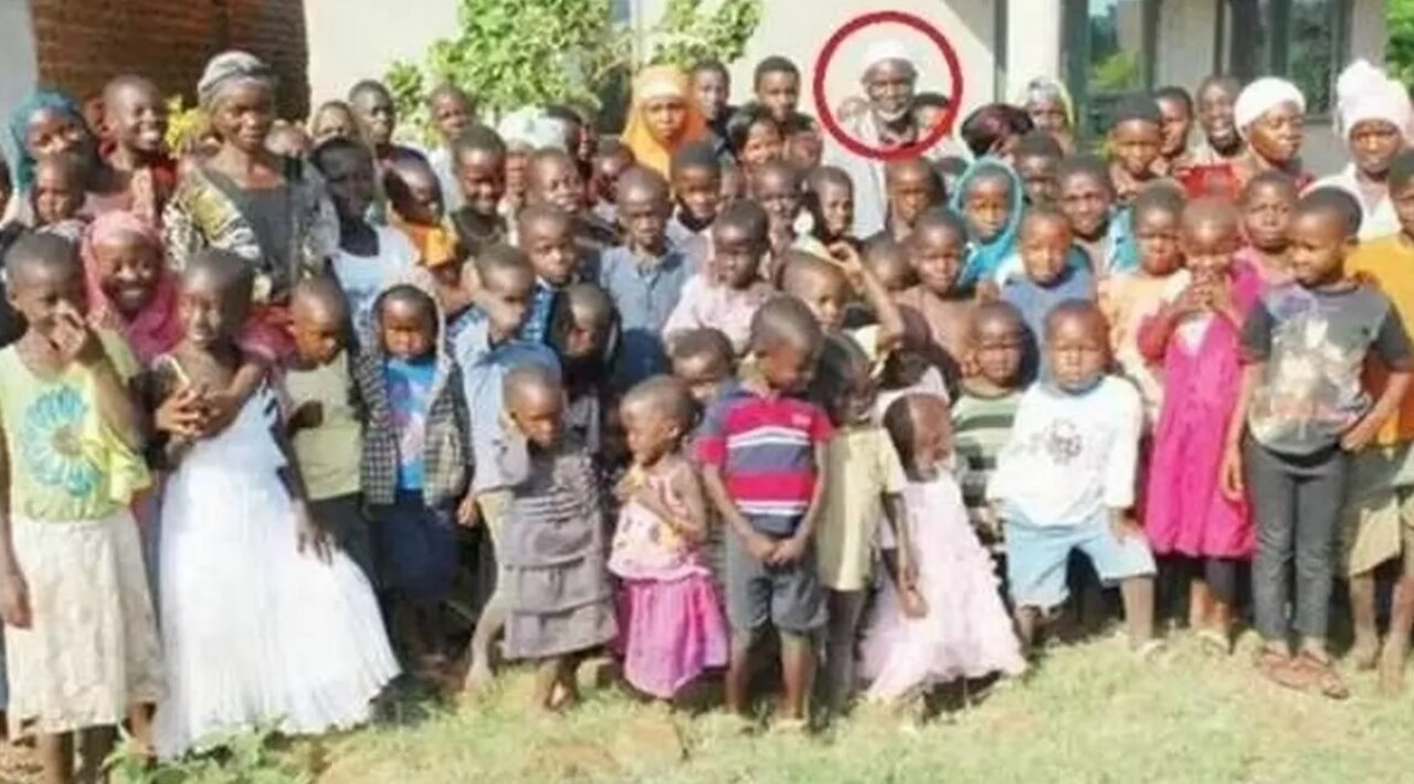 6191989-1 مردی با ۱۶ همسر، ۱۰۴ فرزند و ۱۴۴ نوه/ عکس