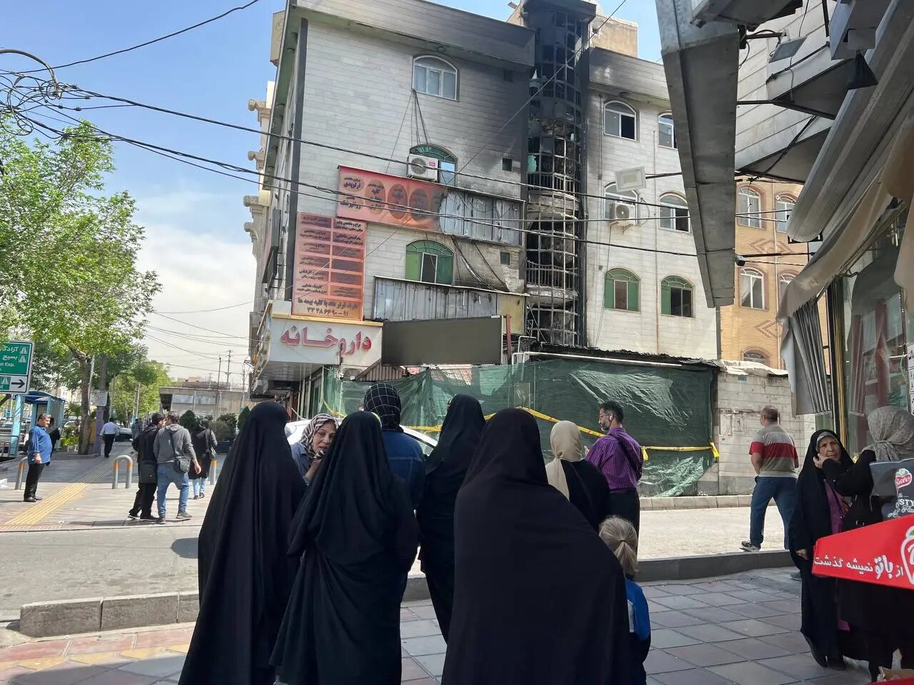 گزارش میدانی از آتش‌سوزی درمانگاه مشیریه/ کپسول اکسیژن کم بوده/ رئیس درمانگاه سکته کرد