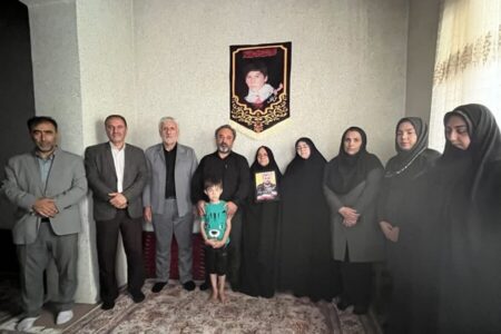 ساوجبلاغ | به مناسبت گرامیداشت هفته بهزیستی / دیدار رئیس و جمعی از کارکنان با خانواده شهید اقتدار “محسن کوه خیل”