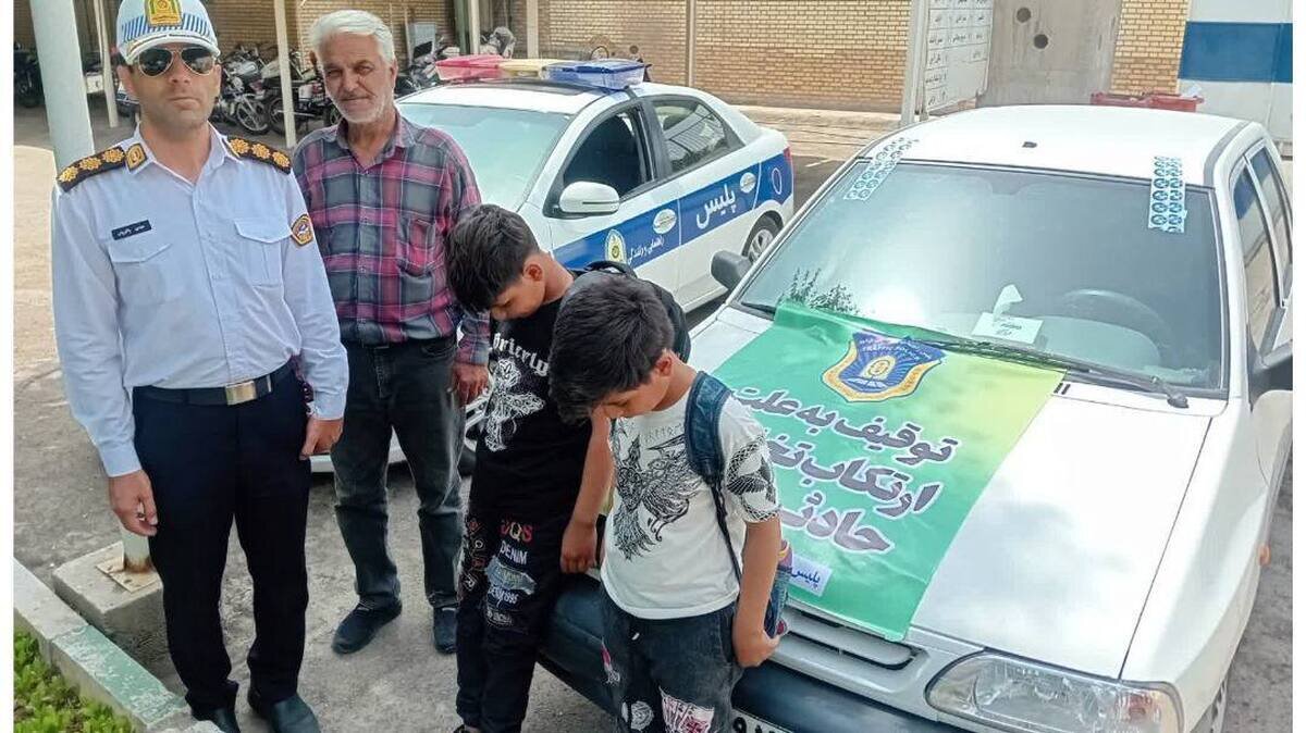 رانندگی دردسرساز پسر ۱۲ ساله؛ کودک دیگری را زیر گرفت/ عکس