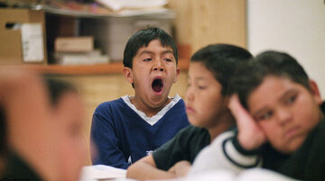 ناترازی در تصمیم‌گیری؛ کودک نمی‌تواند ۶ صبح در کلاس درس بنشیند/ محققان می‌گویند کار مدارس نباید زودتر از ساعت ۸:۳۰ صبح آغاز شود