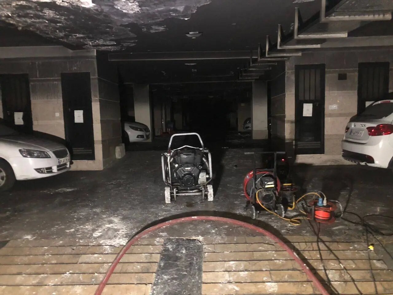 6232849-1 آتشسوزی هولناک در مجتمع مسکونی در جاده مخصوص کرج/ جزئیات حادثه