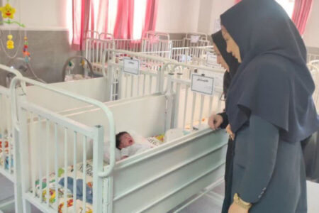 کرج | به مناسبت هفته بهزیستی / بازدید معاون سلامت اجتماعی بهزیستی شهرستان کرج از شیرخوارگاه امام علی (ع)