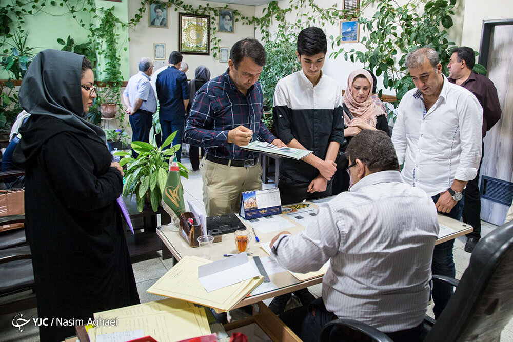 6278268-2 برخورد سلیقهای مدیران مدارس برای ثبتنام دو گروه از دانشآموزان/ اعتراض والدین: آموزشو پرورش اجازه ثبتنام داده اما مدیر نه!