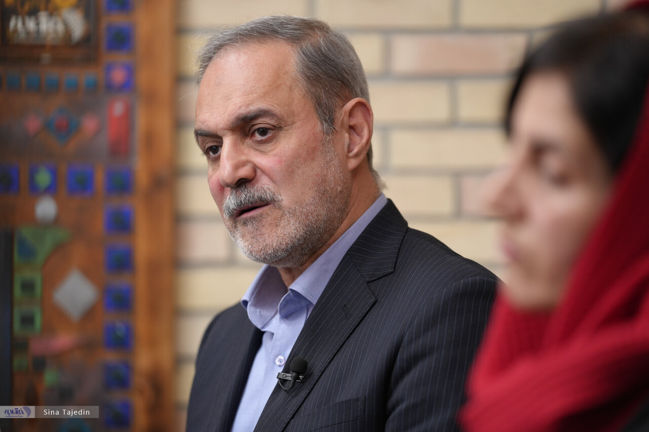 6294850 دانشآموزان سواد خواندن ندارند/ بخاطر کمبود نیرو از معلم ۸۰ ساله خواستهاند درس بدهد/ حال دانشآموزان در مدرسه خوب نیست