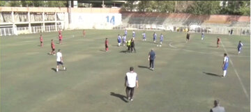 سیلی زدن مادر دروازه بان اخراجی به صورت داور، رفتار عاشقانه بود یا بی تربیتی کامل؟