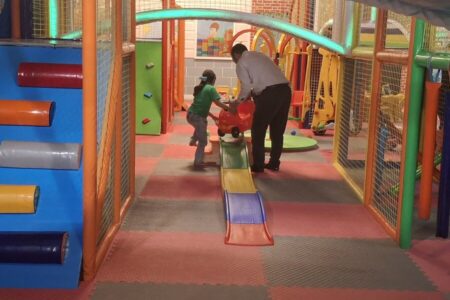 برنامه تفریحی کودکان خانواده های چندقلویی برگزار شد