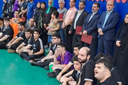 بازدید مدیرکل بهزیستی گیلان از تمرین فوتسال کودکان دارای اختلال طیف اتیسم