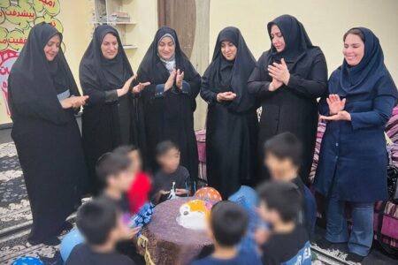 سرپرست بهزیستی و مدیرکل اجتماعی استانداری بوشهر با کودکان ندای مهر و الزهرا تحت نظارت دیدار کردند؛ هفته ملی کودک با شادی و هدیه سپری شد