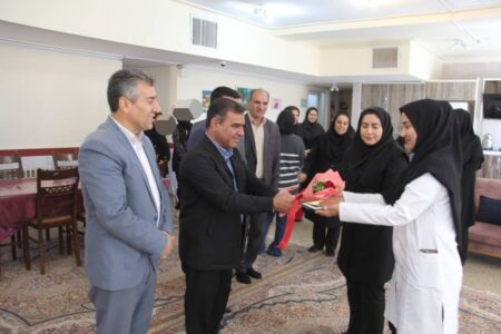 تقدیر مدیر کل بهزیستی ایلام از پرستار شیرخوارگاه