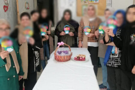 ساوجبلاغ | به مناسبت گرامیداشت روز دانش آموز/ اجرای برنامه کاردستی در مرکز روزانه آموزشی ذهنی کیمیا