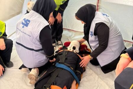 ساوجبلاغ | حضور کارشناسان اورژانس اجتماعی و تیم محب در مانور زلزله مدرسه دخترانه فرزانگان پنج