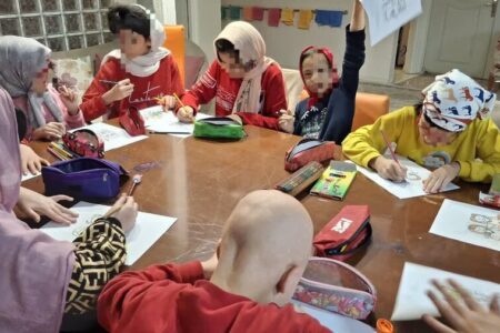 کرج | فرزندان مقیم در خانه های بهزیستی با نقاشی و بازی لحظاتی شاد و خلاقانه را تجربه کردند