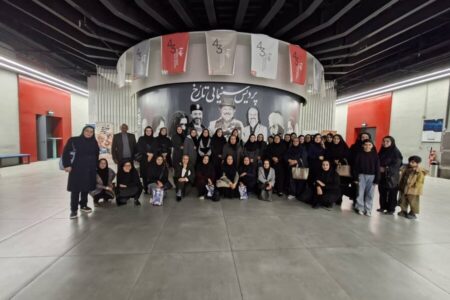 تماشای جمعی فیلم «بچه‌ی مردم» توسط مسئولین فنی خانه‌های کودک و نوجوان فارس در شیراز