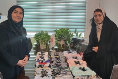 تحویل البسه اهدایی خیرین به خانه کوثر در اداره بهزیستی اسکو