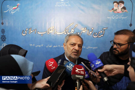 در طرح «مدرسه انقلاب» نسل جدید، انقلاب را از دیدگاه خود بازآفرینی می‌کند