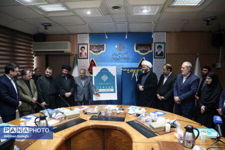 رونمایی از نشان‌واره کمیسیون توسعه آموزش عمومی قرآن و نشریه تخصصی ‌«رحیق»