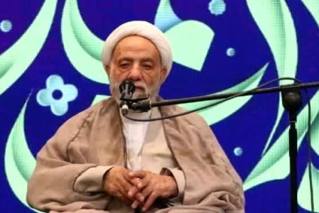 معلمان، مدیران و مسئولان موظفند که دانش‌آموزان را به نماز ترغیب کنند