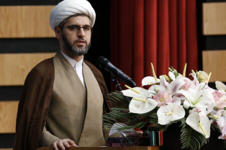 نسل جوان باید بتواند از هویت فرهنگی خود دفاع کند