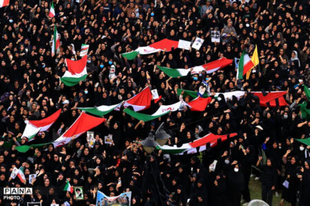 آموزش و پرورش قریب به ۲۰ معلم و ۱۶۵ دانش‌آموز را تقدیم انقلاب کرد