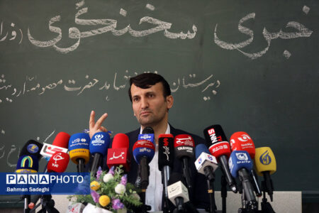 احتمال برگزاری آزمون استخدامی آموزش‌وپرورش در تیرماه؛ جذب ۲۰ هزار نیروی مدرسه‌یار و ۳۰ هزار دبیر، آموزگار و نیروی کیفیت‌بخشی/ رشد ۶۷ درصدی بودجه آموزش و پرورش/ همکاری پلیس و آموزش‌وپرورش برای ایجاد فضای سالم در بیرون مدرسه است