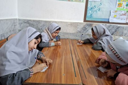 نسل جدید نیازمند گوش شنواست/ معلم کارخانه انسان‌سازی است