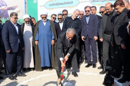 کلنگ ساخت مدرسه ۱۲ کلاسه در شهر بنک به زمین زده شد