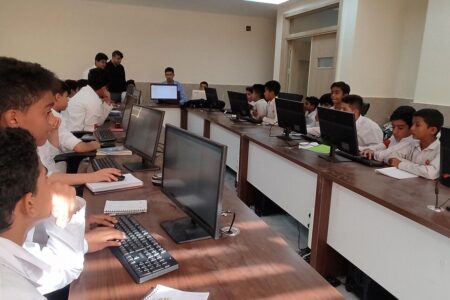 آموزش کدنویسی و مهارت‌های کارآفرینی به ۱۰ هزار دانش‌آموز و معلم