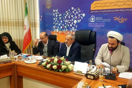 معلمان مهم‌ترین نقش را در کاهش آسیب‌های اجتماعی دارند و باید با «نماد» آشنا باشند