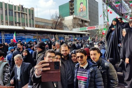حضور پرشور نوجوانان در راهپیمایی ۲۲ بهمن نشانه‌ای از پایبندی به آرمان‌های انقلاب است
