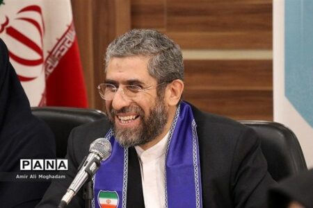 حضور پرشور دانش‌آموزان در راهپیمایی ۱۳ آبان جلوه‌ای از احساس مسئولیت اجتماعی آنان است