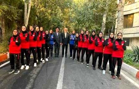 دیدار معاون حقوقی و امور مجلس با تیم فوتسال دختران دانش‌آموز